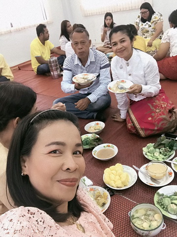 ตักบาตรทำบุญสำนักงาน อบต.ท่าเรือ วันขึ้นปีใหม่ประจำปี 2563